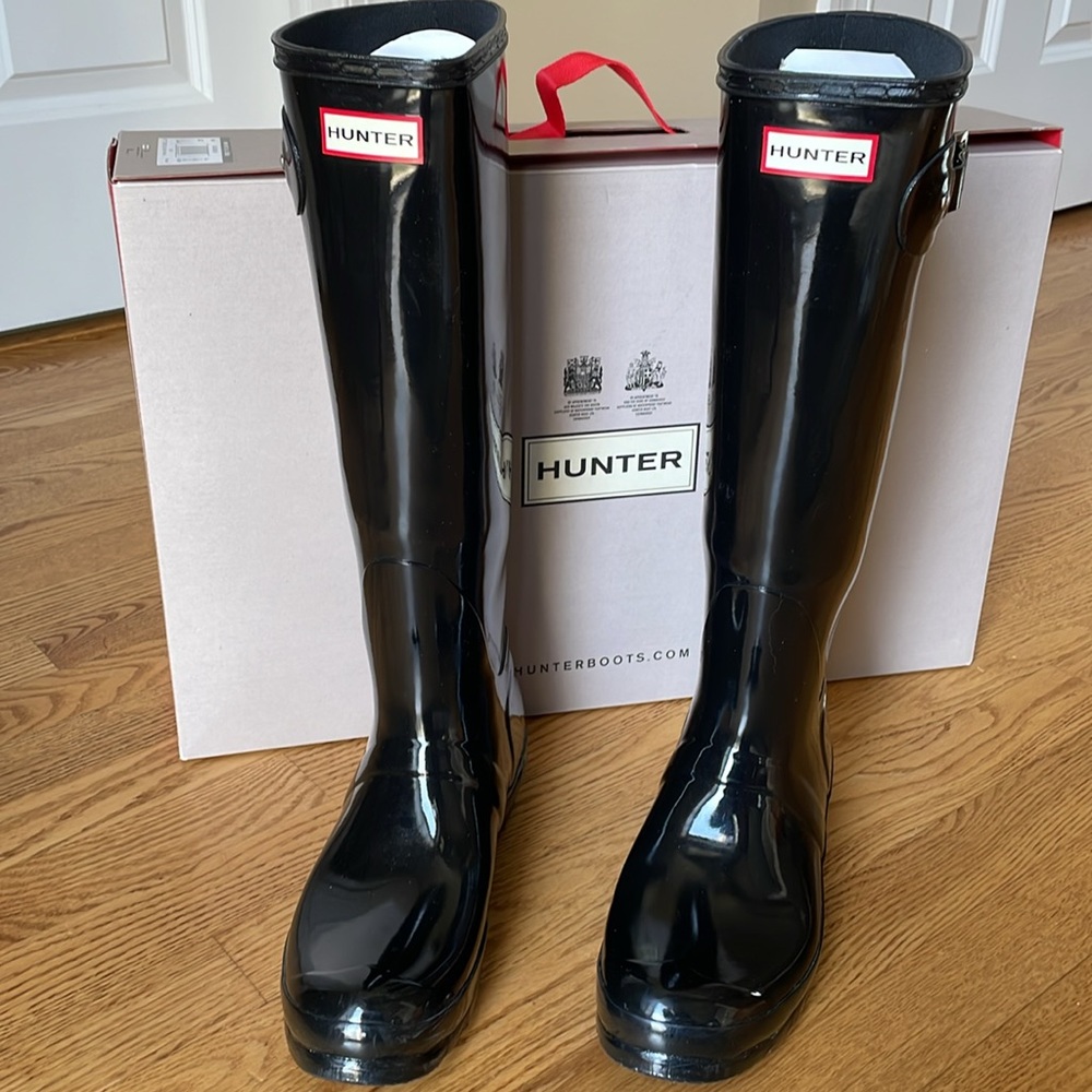 Hunter Tall Gloss Black Rain Boots, size 9M